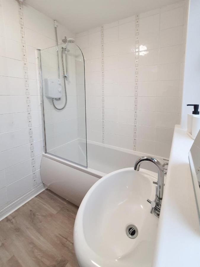 3 Bedroom House Amazon M90 Dunfermline Edinburgh ภายนอก รูปภาพ