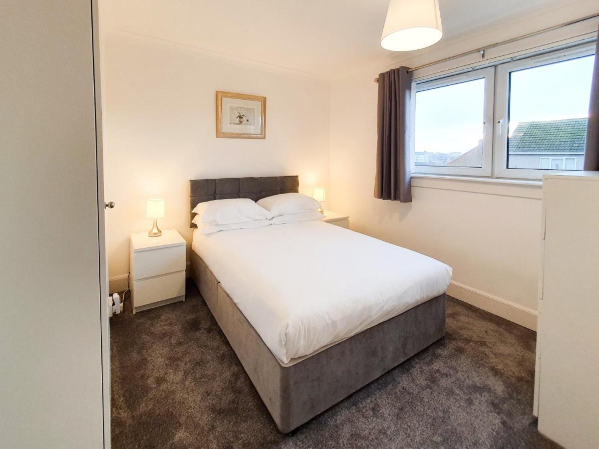 3 Bedroom House Amazon M90 Dunfermline Edinburgh ภายนอก รูปภาพ