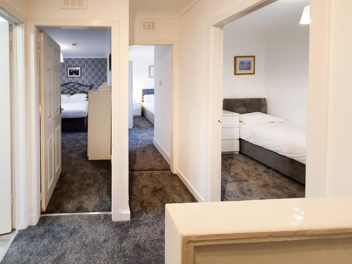 3 Bedroom House Amazon M90 Dunfermline Edinburgh ภายนอก รูปภาพ