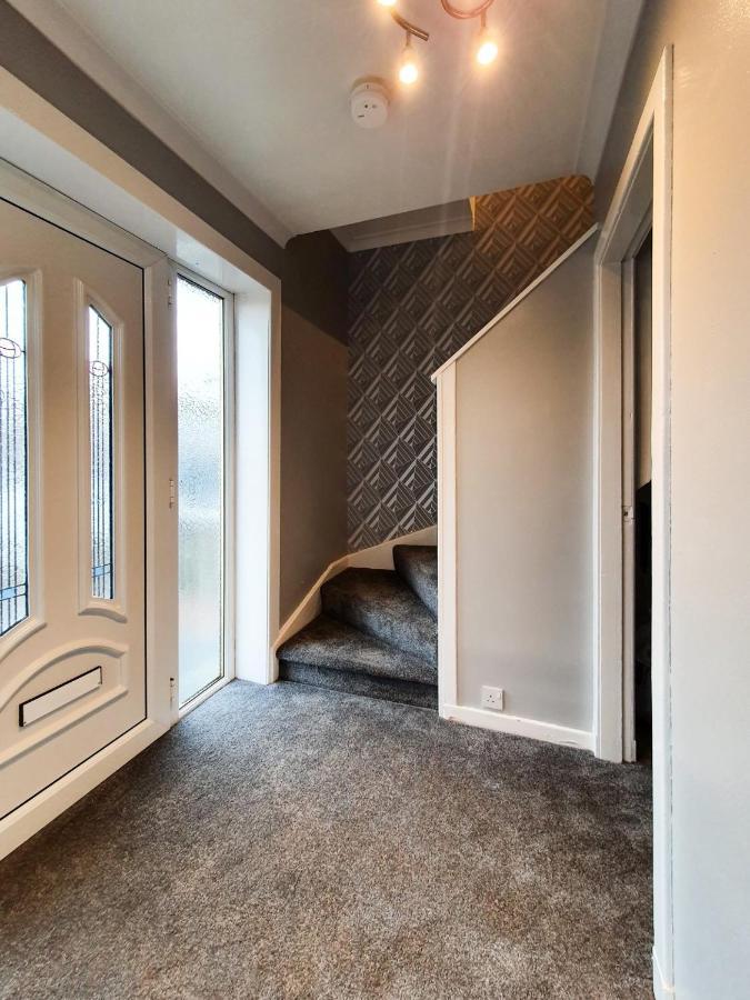 3 Bedroom House Amazon M90 Dunfermline Edinburgh ภายนอก รูปภาพ