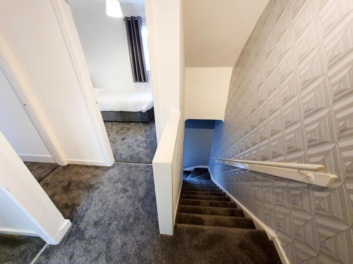 3 Bedroom House Amazon M90 Dunfermline Edinburgh ภายนอก รูปภาพ